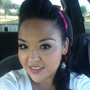 Meet your Posher, Elisa